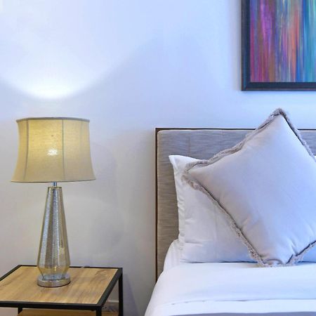 Milano Versace Suites Makati City Kültér fotó