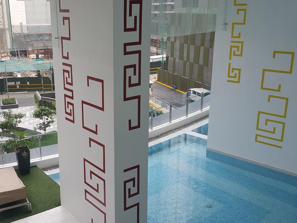 Milano Versace Suites Makati City Kültér fotó
