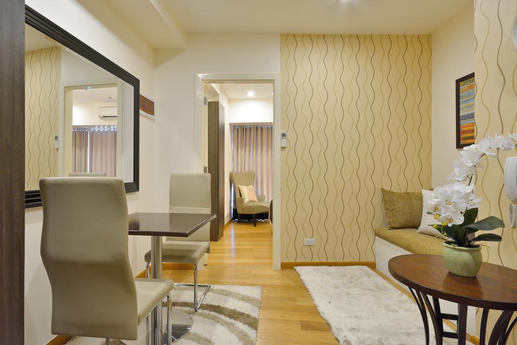 Milano Versace Suites Makati City Kültér fotó