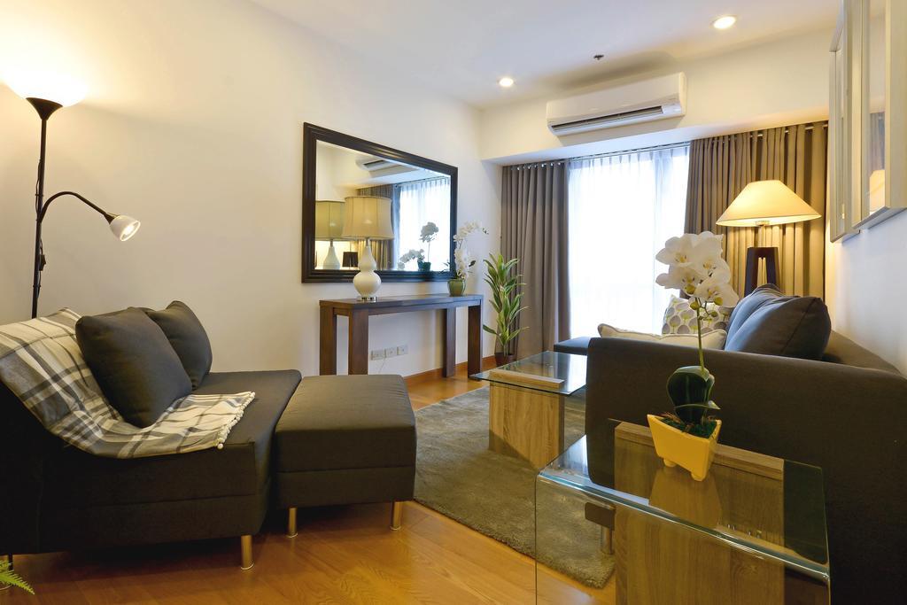 Milano Versace Suites Makati City Kültér fotó