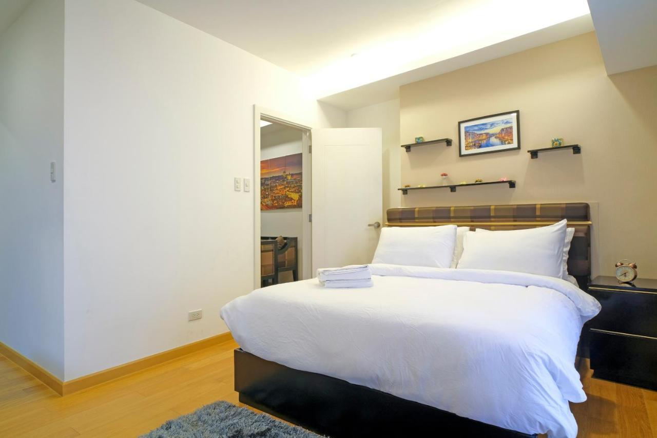 Milano Versace Suites Makati City Kültér fotó