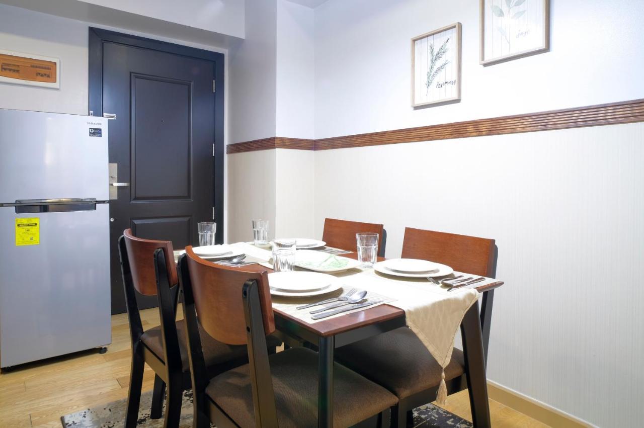 Milano Versace Suites Makati City Kültér fotó