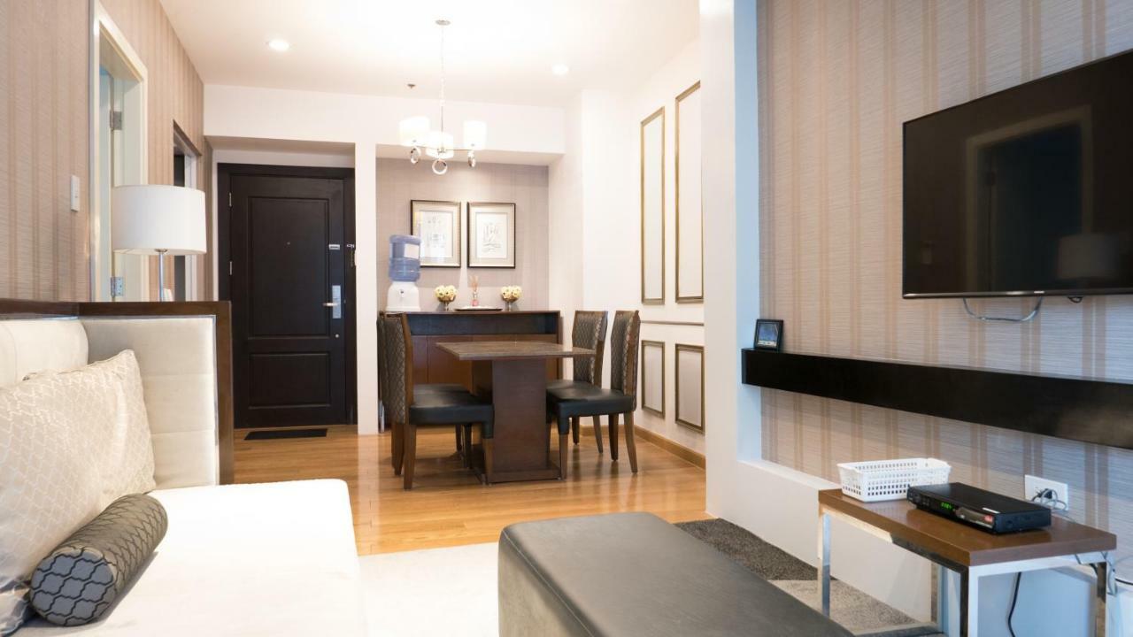 Milano Versace Suites Makati City Kültér fotó