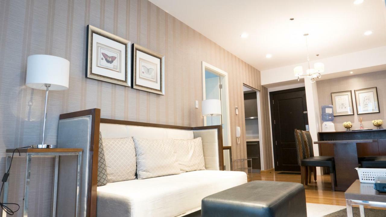 Milano Versace Suites Makati City Kültér fotó