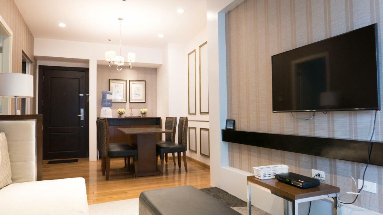 Milano Versace Suites Makati City Kültér fotó