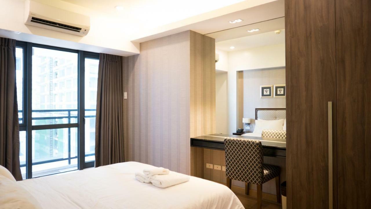 Milano Versace Suites Makati City Kültér fotó