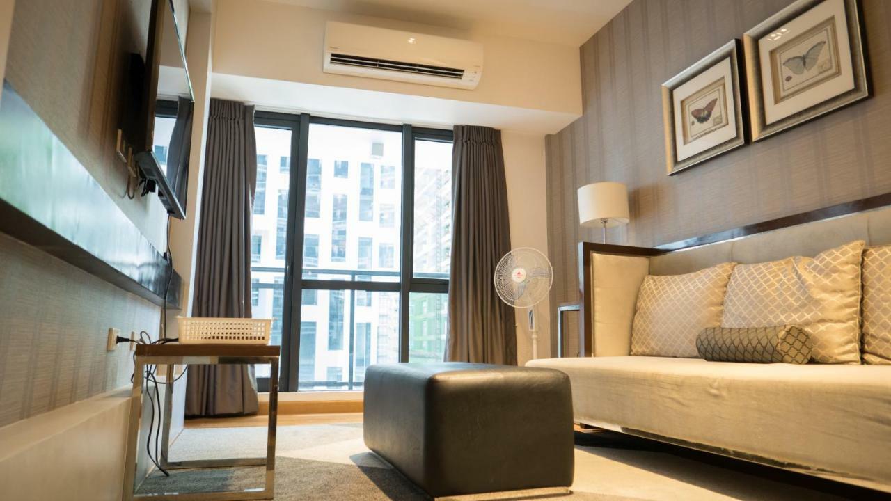 Milano Versace Suites Makati City Kültér fotó